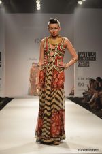 Model walk the ramp for Malini Ramani Show at Wills Lifestyle India Fashion Week 2012 day 4 on 9th Oct 2012 (97).JPG